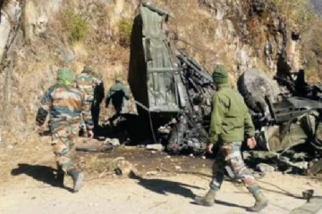 ராணுவ வாகன விபத்து : 16 வீரர்கள் வீரமரணம்