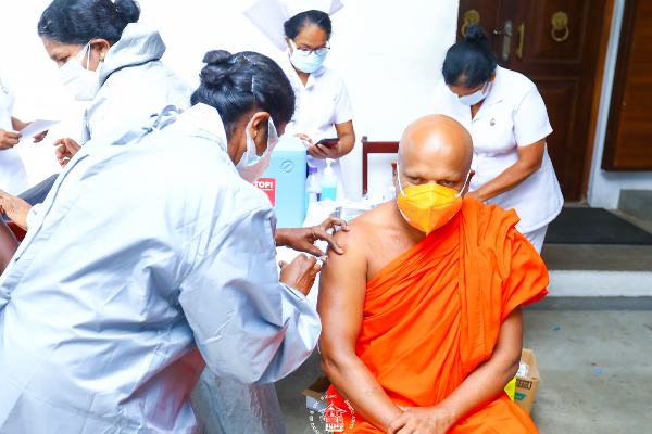කොවිඩ් අවදානම ඉහළ යාම හේතුවෙන් එන්නත්කරණය වේගවත් කෙරේ..ආදිවාසී පිරිසත් ඒ අතර (PHOTOS) | Covid19 Vaccination Sri Lanka