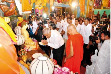 ஜனாதிபதியானதும் கங்காராமை விகாரையில் பலத்த பாதுகாப்புடன் விசேட வழிபாட்டில் ரணில் (Video)