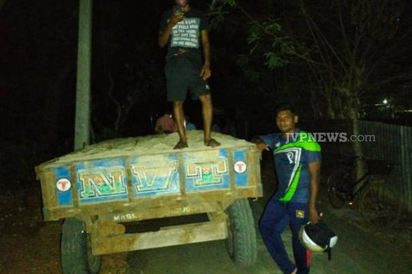 யாழில் சட்டவிரோதமாக மண் ஏற்றியவருக்கு நேர்ந்த கதி! | Arrested Person Unlicensed Soil Loader In Jaffna