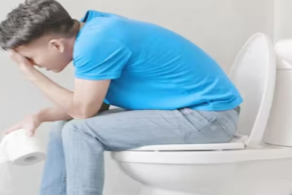 10 நிமிடத்திற்கு மேல் டாய்லெட்டில் இருக்கீங்களா? மிகப்பெரிய ஆபத்து ஏற்படுமாம் | Warning More Than 10 Minutes Avoid Sit Toilet Seat