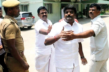 முன்னாள் அமைச்சர் சி.விஜயபாஸ்கர் அலுவலகத்திற்கு சீல்