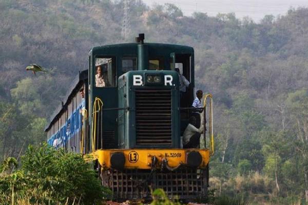 75 ஆண்டுகளாக இலவச சேவை வழங்கும் இந்தியாவின் ஒரே ரயில்! என்ன காரணம்? | India S Only Train Offering Free Rides 75 Years 75 ஆண்டுகளாக இலவச சேவை வழங்கும் இந்தியாவின் ஒரே ரயில்! என்ன காரணம்? | India S Only Train Offering Free Rides 75 Years