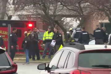 அமெரிக்காவில் பாடசாலைக்கு அடுத்தடுத்து வெடிகுண்டு மிரட்டல் ; மாணவர்கள் வெளியேற்றம்