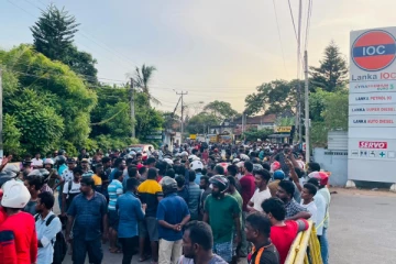 யாழில் எரிபொருள் வரிசையில் மோதல்!