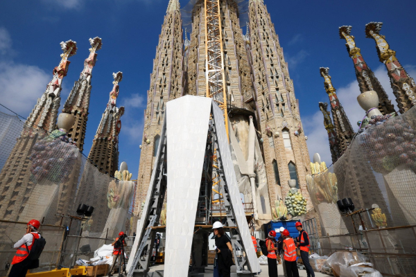 உலகின் மிக உயரமான தேவாலயம் என்ற பெருமையை பெற்ற பார்சிலோனா தேவாலயம் | Barcelona Cathedral Tallest Church In The World உலகின் மிக உயரமான தேவாலயம் என்ற பெருமையை பெற்ற பார்சிலோனா தேவாலயம் | Barcelona Cathedral Tallest Church In The World