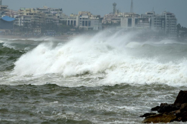 விலகி செல்லும் டிட்வா புயல் - தமிழ்நாட்டின் எந்த பகுதிகளில் மழை பெய்யும்? | Imd Say Ditwah Cyclone Will Weaken Miss Depression
