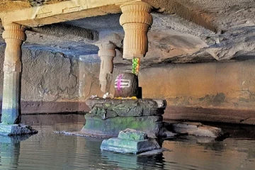 ஒற்றை தூணில் நிற்கும் சிவன்... பின்னணியில் இருக்கும் மர்மம் என்ன?