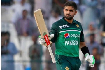 ரோஹித் ஷர்மாவை பின்னுக்கு தள்ளி சாதனை பட்டியலில் முதலிடம் பிடித்த பாபர் அசாம்