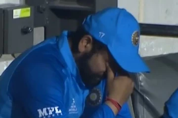 அழுது கொண்டிருந்தாரா ரோஹித் சர்மா? ரசிகர்கள் கவலை