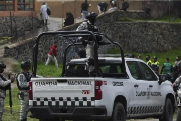 மெக்சிகோவில் வாகனம் ஒன்றிலிருந்து 11 சடலங்கள் மீட்பு