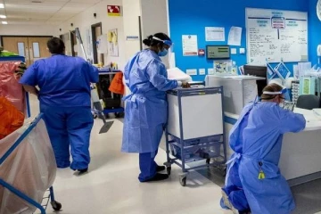 ஓமிக்ரோனால் 45 சதவீதம் குறையும் எண்ணிக்கை: பிரித்தானியா ஆய்வில் தகவல்