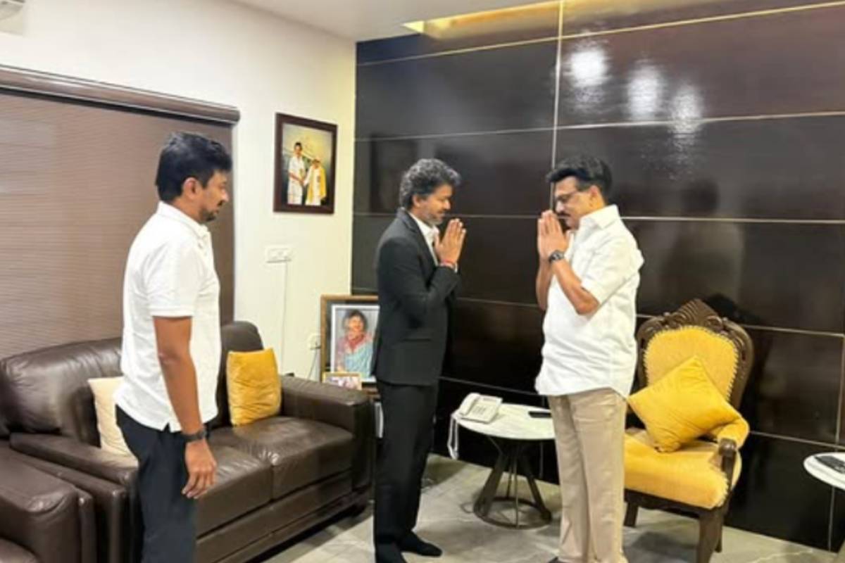 Video: திமுக தலைவர் மு. க ஸ்டாலினை நேரில் சந்தித்த முதலமைச்சர் விஜய் | Vijay Meets Mk Stalin At His Residence