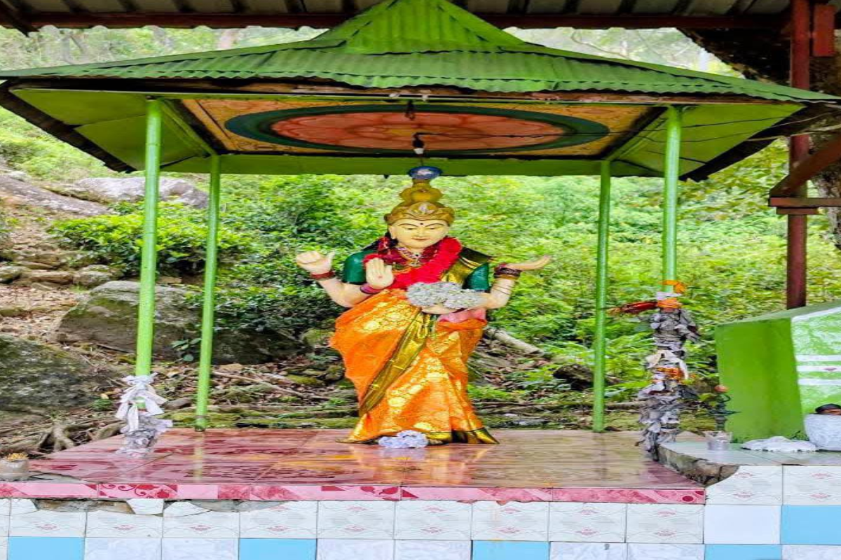 அம்மன் கோவில் வளாகத்தில் புத்தர் சிலை வைக்க முயற்சி ; நள்ளிரவில் அரங்கேறிய சம்பவம் | Attempt To Install Buddha Statue At Amman Temple அம்மன் கோவில் வளாகத்தில் புத்தர் சிலை வைக்க முயற்சி ; நள்ளிரவில் அரங்கேறிய சம்பவம் | Attempt To Install Buddha Statue At Amman Temple