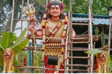 18 அடி உயரத்தில் நித்தியானந்தாவிற்கு சிலை வைத்த தீவிர சீடர்!