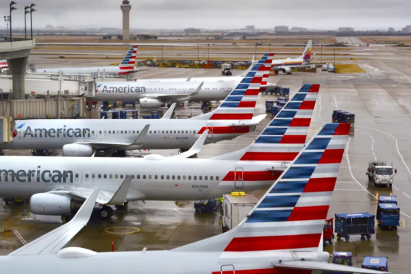 அமெரிக்காவில் முடங்கிய விமான சேவை: அவதியில் பயணிகள் | Us Airlines Hit By Govt Allowances Issues அமெரிக்காவில் முடங்கிய விமான சேவை: அவதியில் பயணிகள் | Us Airlines Hit By Govt Allowances Issues