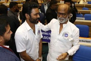 விருதுடன் மாமனார் மற்றும் மருமகன் கொடுத்த போஸ், ரசிகர்களை கவர்ந்த புகைப்படம்..