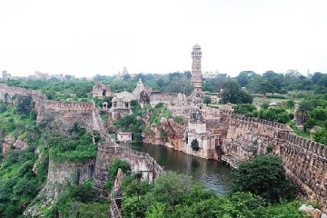 இந்தியாவின் பெருமையாக விளங்கும் சித்தோர்கர் கோட்டை.., எங்கிருக்கிறது?