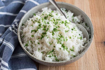 அரிசி சாதத்தில் கொட்டி கிடைக்கும் நன்மைகள்! இத்தனை நாள் இது தெரியாம போச்சே