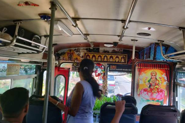 இலங்கையில் பஸ் நடத்துனரை எட்டி உதைத்த பெண் பயணி! வெளியான பரபரப்பு பின்னணி | Female Passenger Kicks Bus Conductor In Sri Lanka