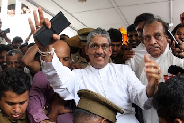 பொன்சேகாவின் பீல்ட் மார்ஷல் பதவி தொடர்பில் முடிவு எடுங்கள்: ரணிலிடம் கோரிக்கை - ஐபிசி தமிழ்