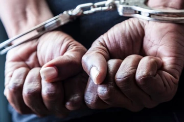 சட்டவிரோத முறையில் தங்க கடத்தல் ; இருவர் கைது