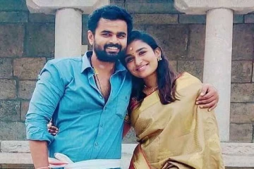 காதலரின் பெயரை பச்சை குத்தி கொண்ட சீரியல் நடிகை ரேஷ்மா, குவியும் ரசிகர்களின் வாழ்த்து..