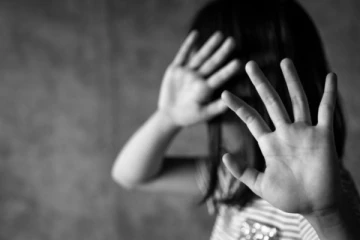 3 வயது சிறுமியை தாக்கிய பெற்றோர் கைது!