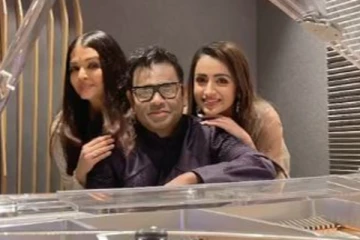 trending photo! ஏ.ஆர்.ரஹ்மானுடன் த்ரிஷா... இணையத்தை அதிரவைத்த ஒற்றை புகைப்படம்