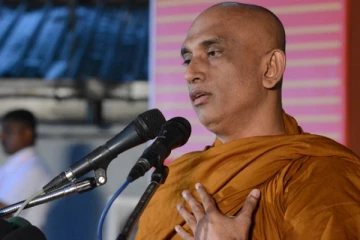 "..මට නම් දැන් මහන වෙන්න හිතිල තියෙන්නේ.."- රතන හිමි..(VIDEO)