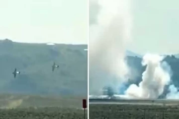 அமெரிக்காவில் இரண்டு விமானங்கள் மோதி வீழ்ந்தன : விமானிகள் பலி (காணொளி)