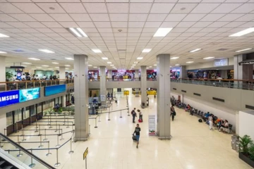 கட்டுநாயக்க விமான நிலையத்தில் பல கோடி ரூபா பெறுமதியான பொருட்கள் பறிமுதல்