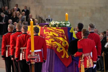 வரலாற்றில் கறைப்படிந்த நாளாக பதிவாகும் மகாராணியின் இறுதிச்சடங்கு (Video)