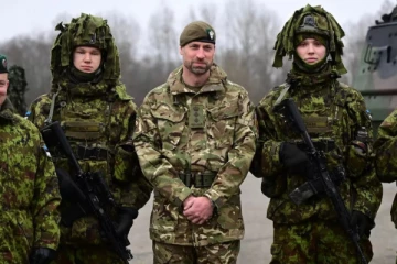 ரஷ்ய எல்லையில் இராணுவ சீருடையில் பிரித்தானிய இளவரசர் வில்லியம்!