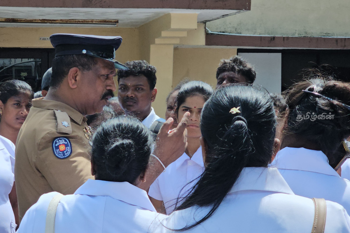 போராட்டத்தில் இறங்கிய யாழ். போதனா வைத்தியசாலை சுகாதார தொண்டர்கள் - தீர்வை பெற்றுதருமாறு கோரிக்கை | Jaffna Teaching Hospital Health Volunteers Protest
