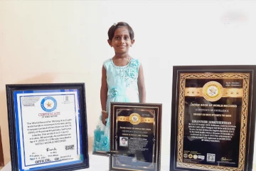 இரு உலக சாதனைகளை படைத்த 04 வயது தமிழ்ச் சிறுமி!