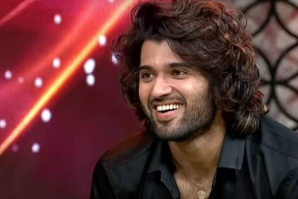 லைகர் படத்திற்கு விஜய் தேவரகொண்டா வாங்கிய சம்பளம்! அதிர வைக்கும் விவரம்