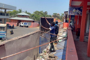 மன்னார் நகர சபையின் அதிரடி நடவடிக்கை; வர்த்தகர்களுக்கு பேரிடி!