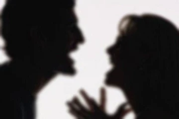 இலங்கையில் மனைவியை கத்தியால் குத்திய கணவர்