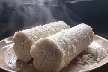 அரிசி மாவு புட்டு ஆவி பரக்க சுடச் சுட ஈசியா செய்யலாம்! எப்படி தெரியுமா?