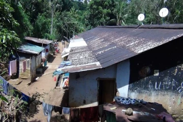 அடிப்படை வசதியின்றி வாழும் கண்டி கலஹா தோட்ட மக்கள்