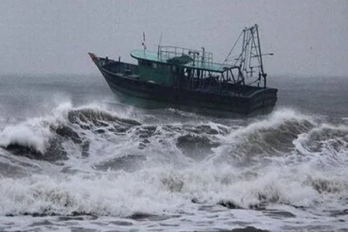 மட்டக்களப்பில் கடல் கொந்தளிப்பு | Rough Seas In Batticaloa