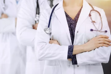 இலங்கையை விட்டு வெளியேறிய வைத்தியர்கள்: வெளியான தகவல்