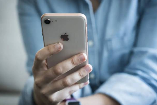 ஐபோன், ஐபேட் பயன்படுத்த அரச உத்தியோகத்தர்களுக்கு தடை! | Russia Government Officials Iphone Ipad Use Banned