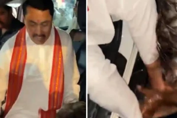 காங்கிரஸ் தலைவரின் கால்களை கழுவிய தொண்டர்; வலுக்கும் கண்டனம் - வைரலாகும் வீடியோ!