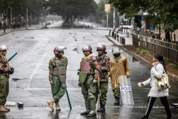 கென்யாவில் அமைதியற்ற சூழல் ; அரசுக்கு எதிரான போராட்டத்தில் 11 பேர் சுட்டுக்கொலை | Unrest Kenya 11 People Shot Dead Anti Gove Protest