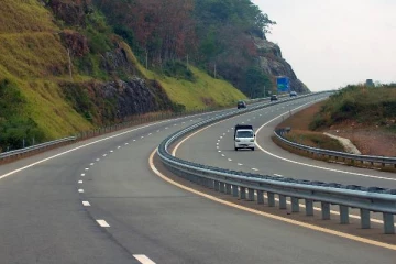 அதிவேக நெடுஞ்சாலைகளில் ஏற்படும் தொடர் விபத்துக்கள் : எடுக்கப்படவுள்ள தீர்மானம்