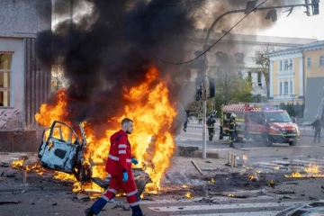 ரஷ்யாவின் உக்கிர தாக்குதலில் வீடுகளை இழந்த மக்கள்!