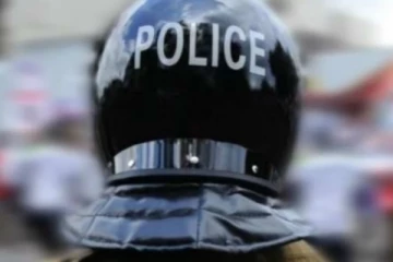 வீதியில் பெண் ஒருவரின் ரகளையால் 13 பேர் வைத்தியசாலையில் அனுமதி