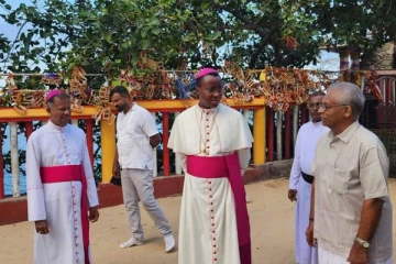 திருக்கோணேஸ்வரம் ஆலயத்திற்கு முதல் முறையாக பாப்பரசரின் பிரதிநிதி விஜயம் (PHOTOS)